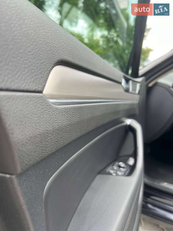 Універсал Volkswagen Passat 2015 в Чернівцях