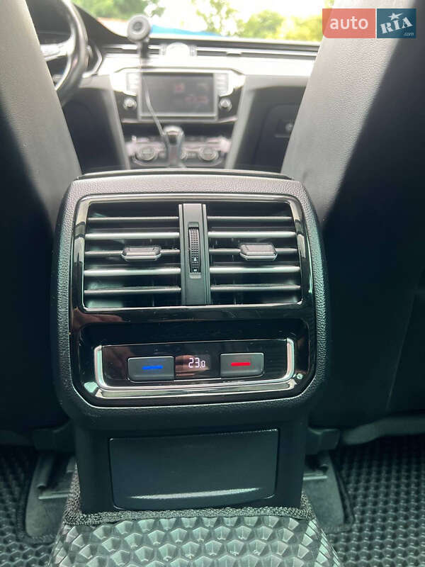 Універсал Volkswagen Passat 2015 в Чернівцях