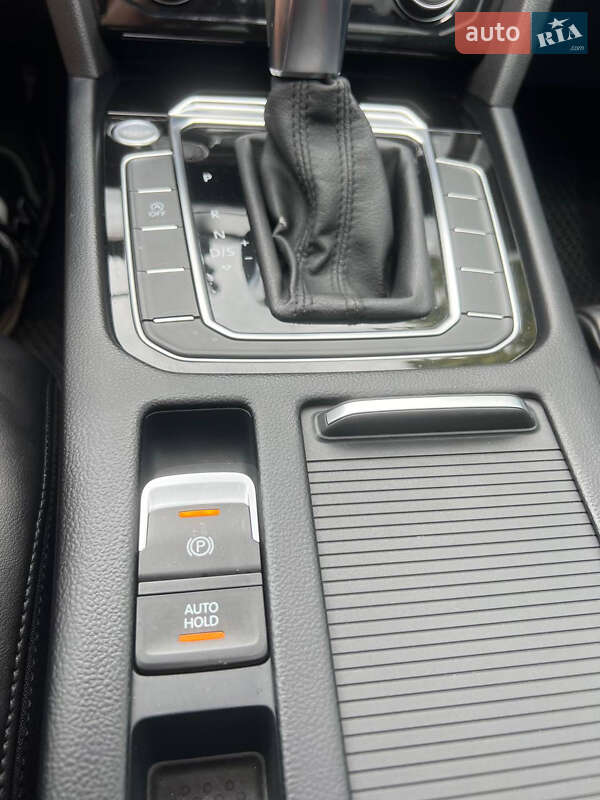 Універсал Volkswagen Passat 2015 в Чернівцях