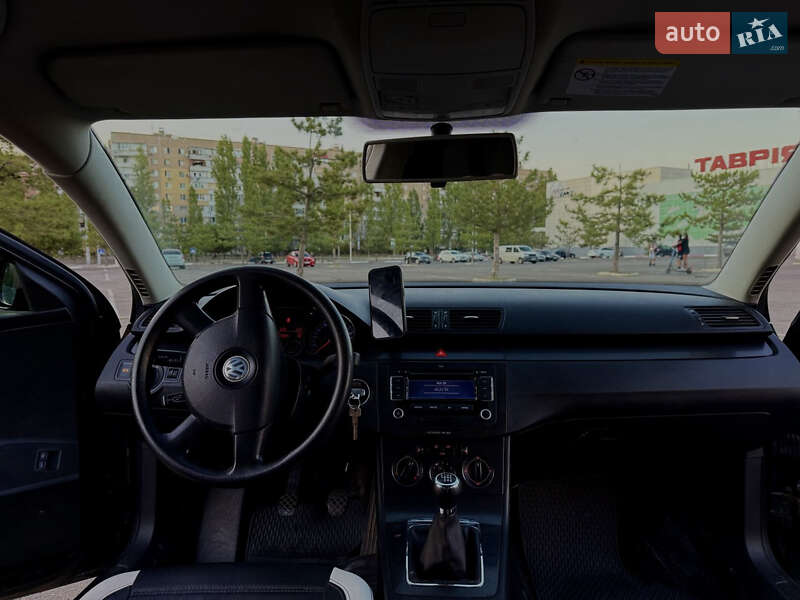 Універсал Volkswagen Passat 2005 в Миколаєві