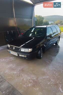 Универсал Volkswagen Passat 1995 в Надворной