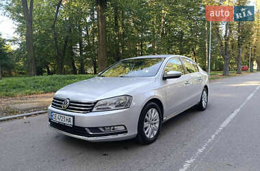 Седан Volkswagen Passat 2012 в Черновцах