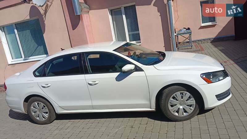 Седан Volkswagen Passat 2013 в Лозовій