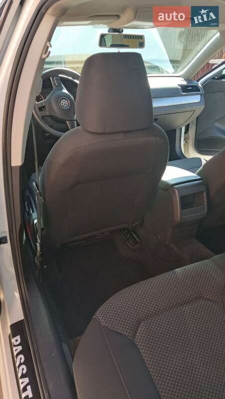 Седан Volkswagen Passat 2013 в Лозовій