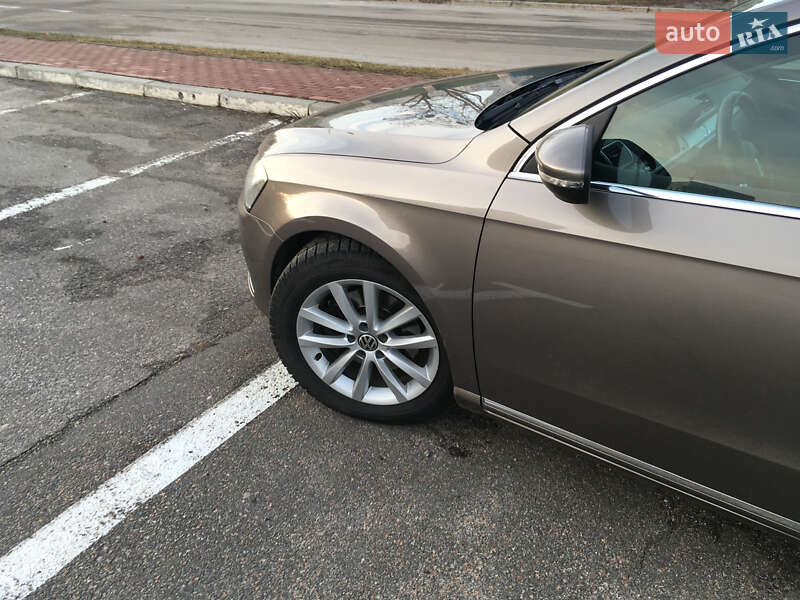 Універсал Volkswagen Passat 2011 в Харкові