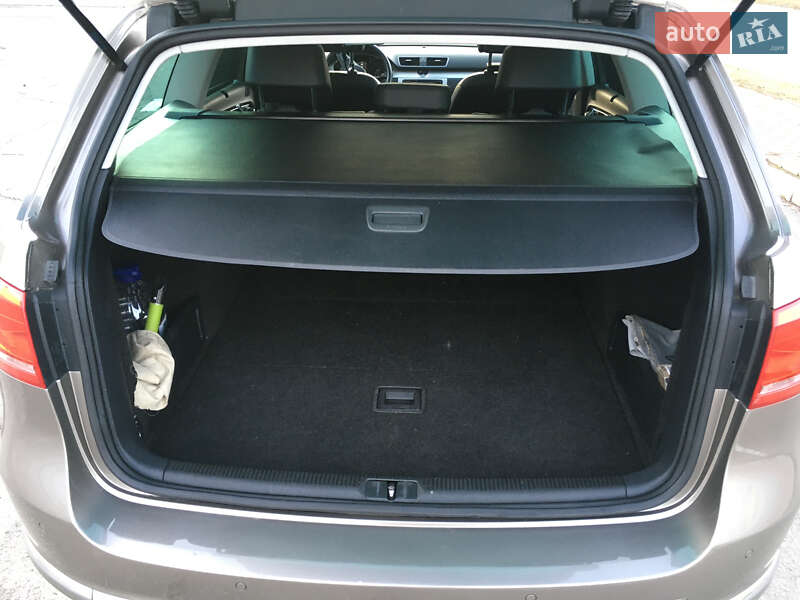 Універсал Volkswagen Passat 2011 в Харкові