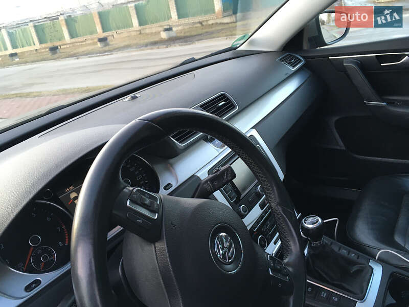 Універсал Volkswagen Passat 2011 в Харкові