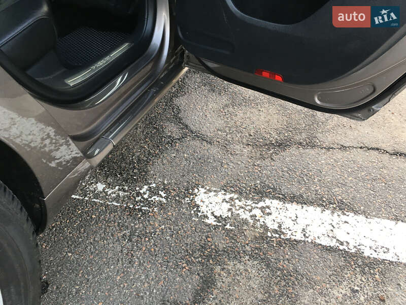 Універсал Volkswagen Passat 2011 в Харкові