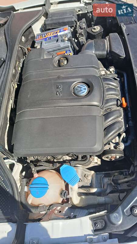 Седан Volkswagen Passat 2013 в Лозовій