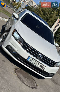 Седан Volkswagen Passat 2018 в Днепре
