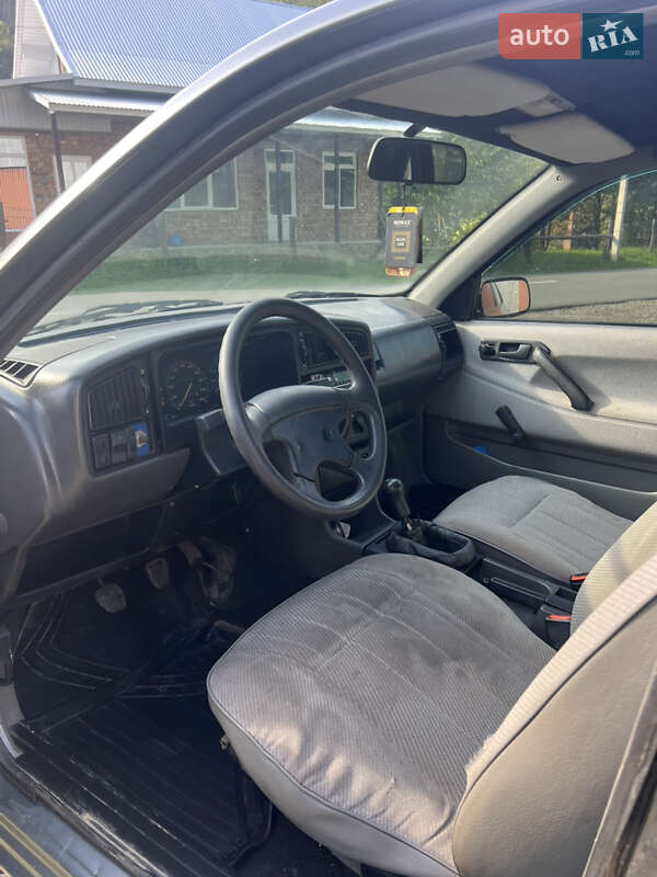 Седан Volkswagen Passat 1988 в Яворове
