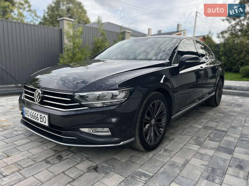 Седан Volkswagen Passat 2019 в Ужгороді