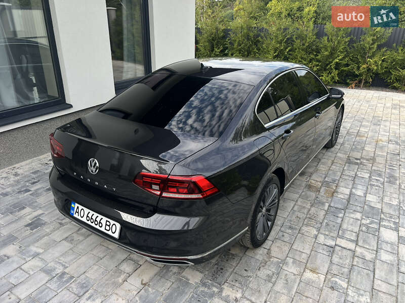 Седан Volkswagen Passat 2019 в Ужгороді