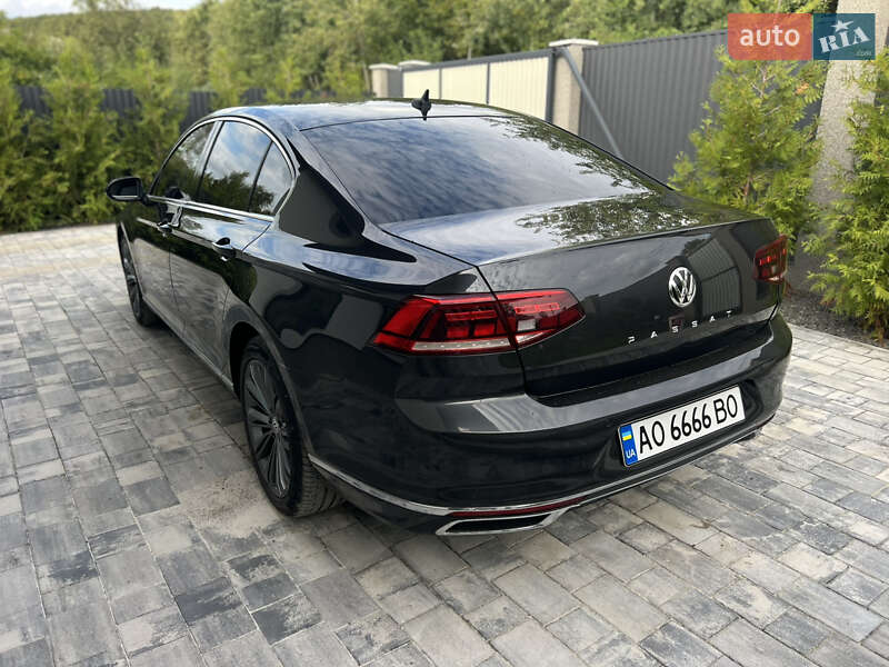 Седан Volkswagen Passat 2019 в Ужгороді