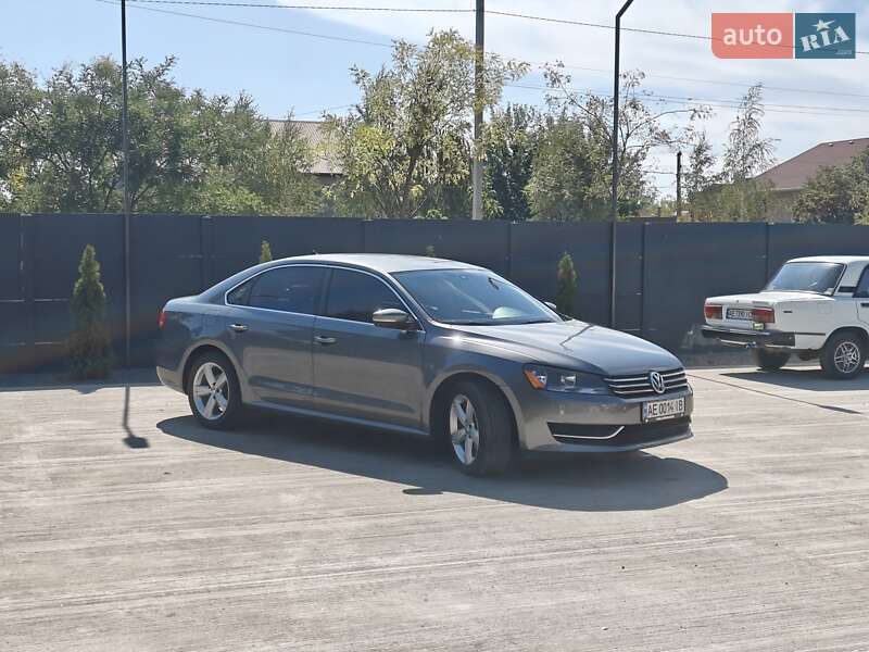 Седан Volkswagen Passat 2013 в Жовтих Водах