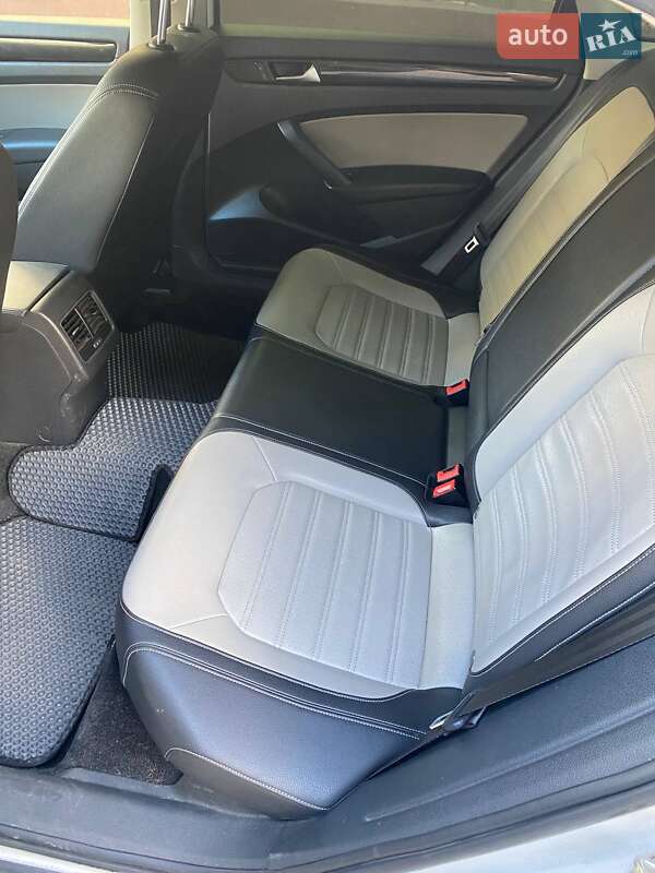 Седан Volkswagen Passat 2014 в Днепре