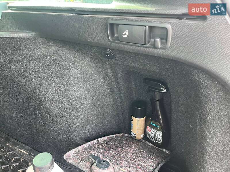 Универсал Volkswagen Passat 2012 в Коростене