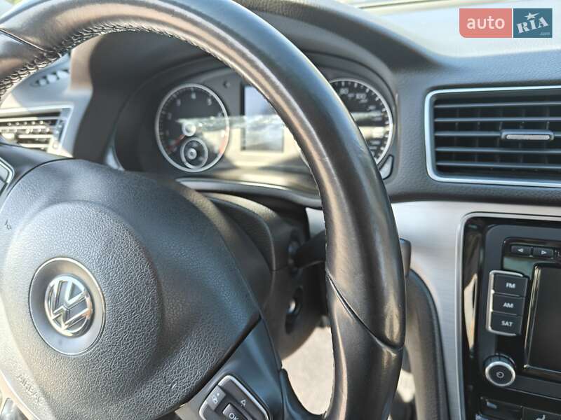 Седан Volkswagen Passat 2013 в Жовтих Водах