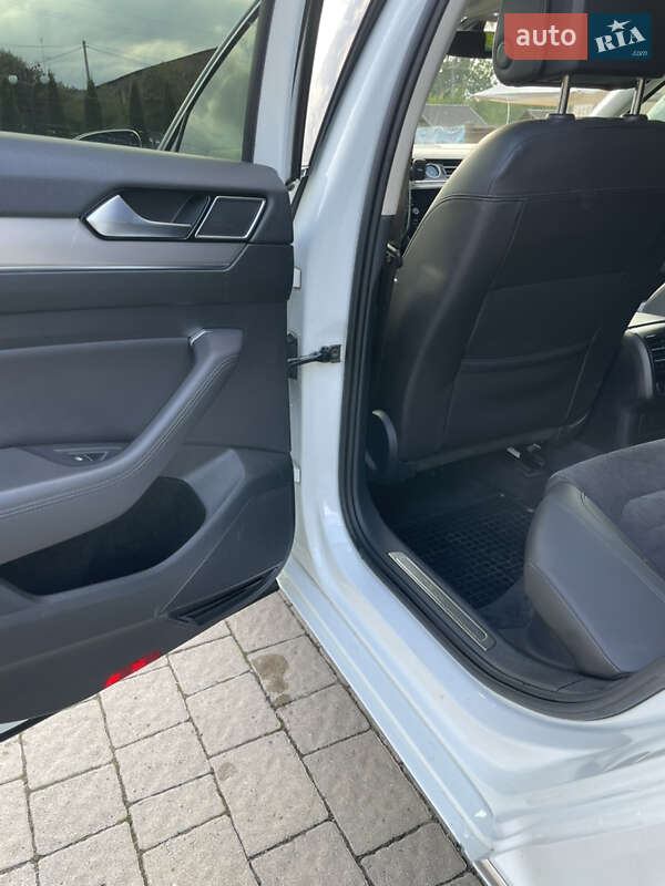 Универсал Volkswagen Passat 2016 в Киеве