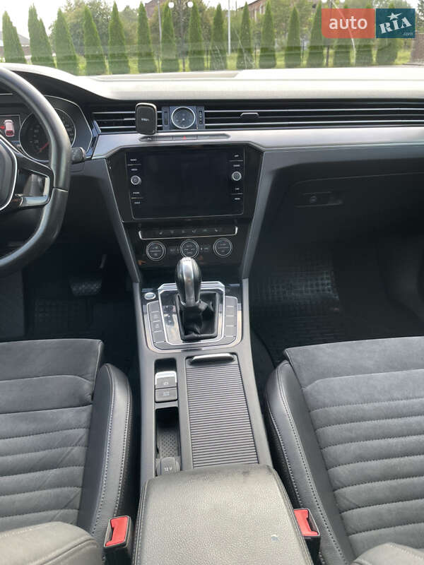 Универсал Volkswagen Passat 2016 в Киеве