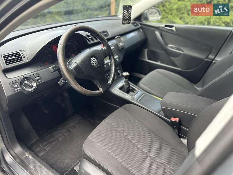 Универсал Volkswagen Passat 2006 в Староконстантинове