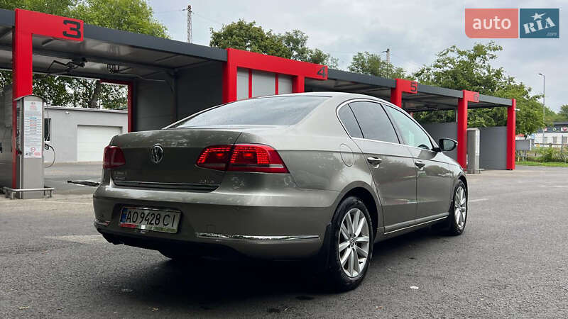 Седан Volkswagen Passat 2013 в Ужгороде