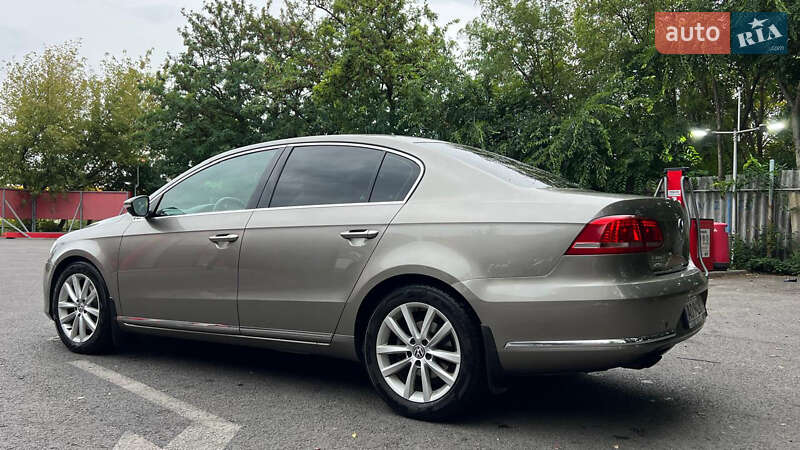 Седан Volkswagen Passat 2013 в Ужгороде
