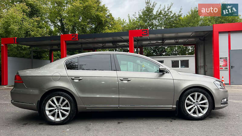 Седан Volkswagen Passat 2013 в Ужгороде