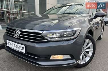 Седан Volkswagen Passat 2017 в Києві