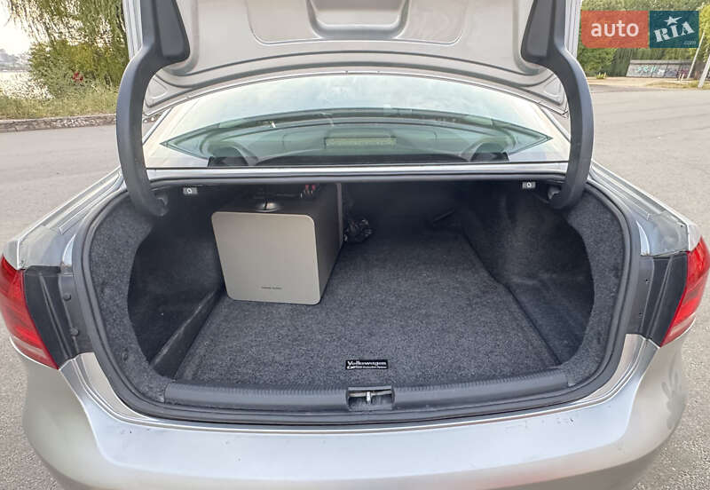 Седан Volkswagen Passat 2015 в Дніпрі