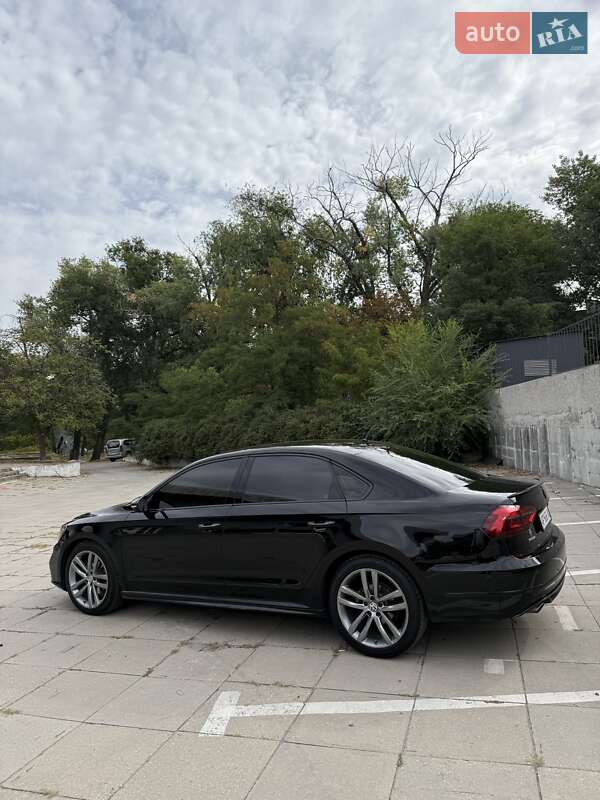 Седан Volkswagen Passat 2016 в Запоріжжі