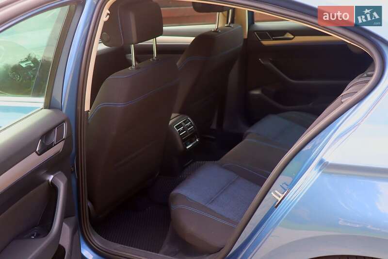 Седан Volkswagen Passat 2016 в Киеве