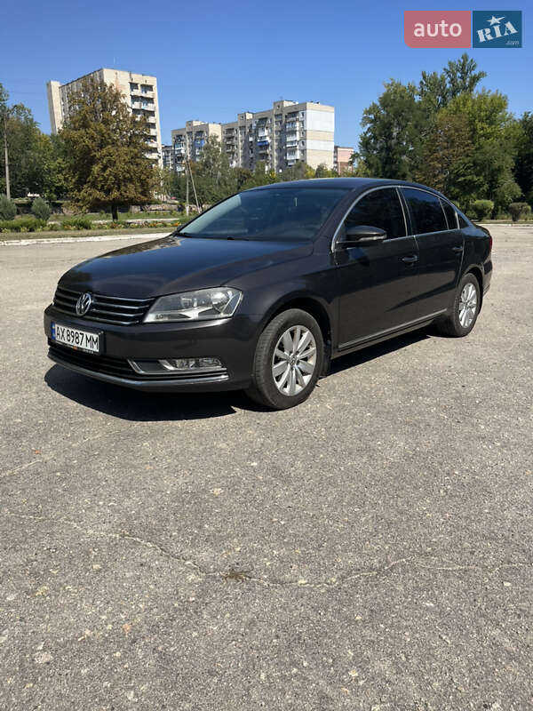 Седан Volkswagen Passat 2011 в Лозовой