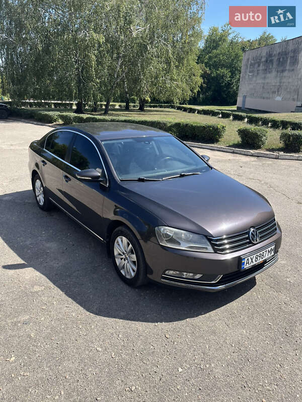 Седан Volkswagen Passat 2011 в Лозовой
