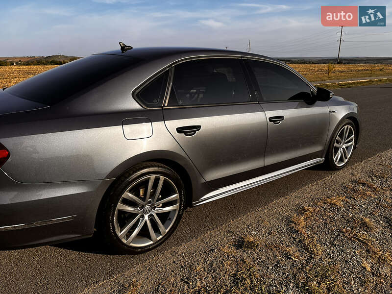 Седан Volkswagen Passat 2017 в Києві