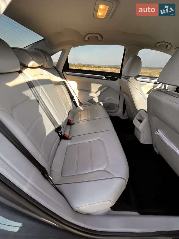 Седан Volkswagen Passat 2017 в Києві