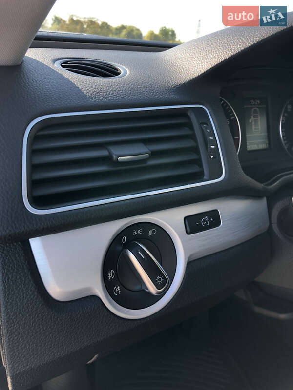 Седан Volkswagen Passat 2013 в Полтаві