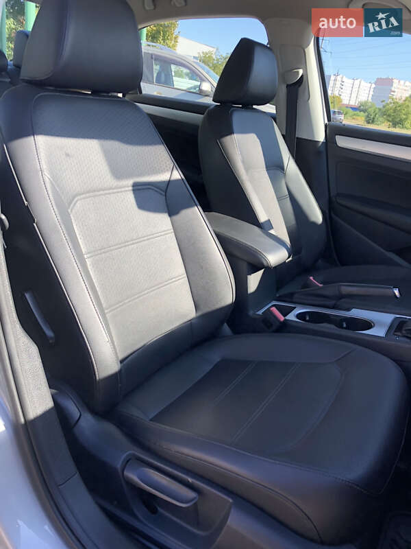 Седан Volkswagen Passat 2013 в Полтаві