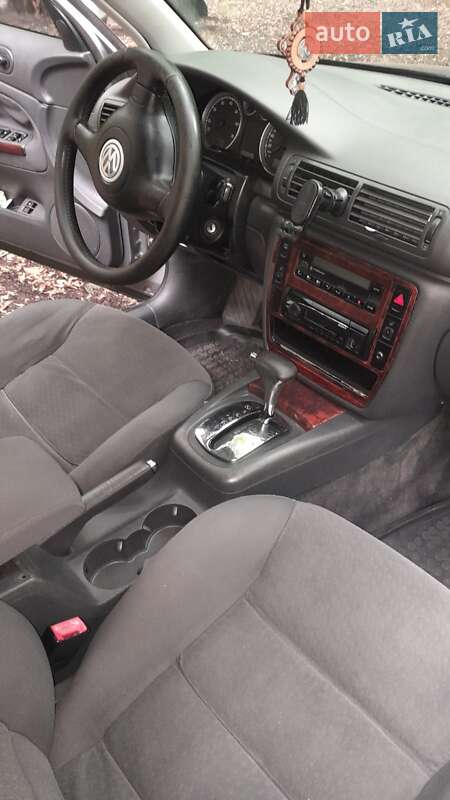 Седан Volkswagen Passat 2004 в Каменке-Бугской