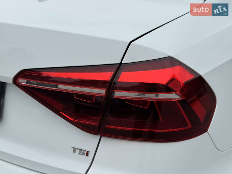 Седан Volkswagen Passat 2017 в Виннице
