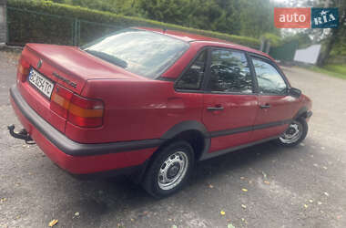Седан Volkswagen Passat 1995 в 