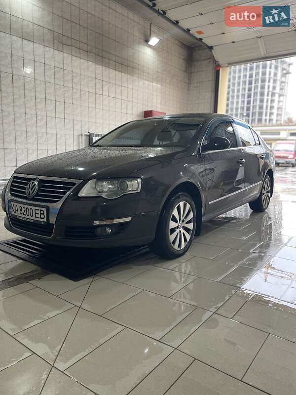 Седан Volkswagen Passat 2010 в Киеве
