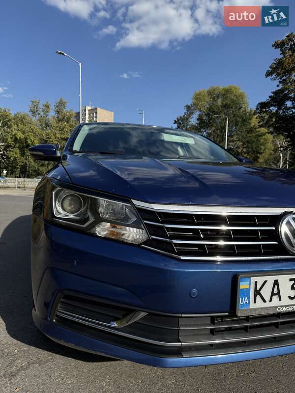Седан Volkswagen Passat 2017 в Киеве