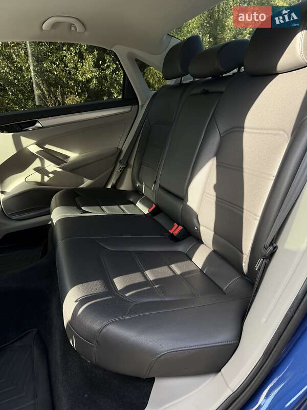 Седан Volkswagen Passat 2017 в Киеве