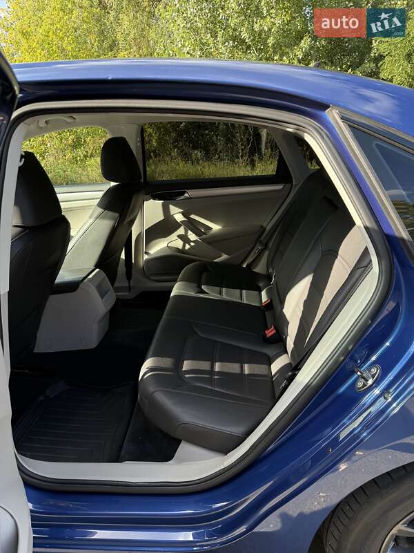 Седан Volkswagen Passat 2017 в Киеве