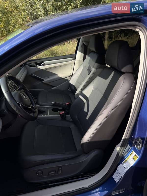 Седан Volkswagen Passat 2017 в Киеве