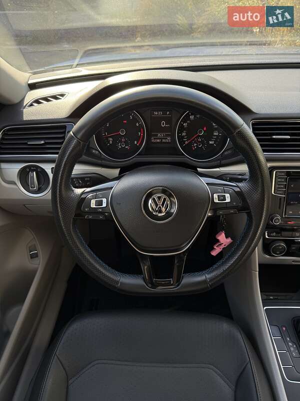 Седан Volkswagen Passat 2017 в Киеве
