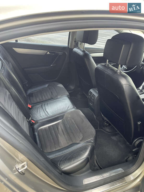 Седан Volkswagen Passat 2012 в Каменском