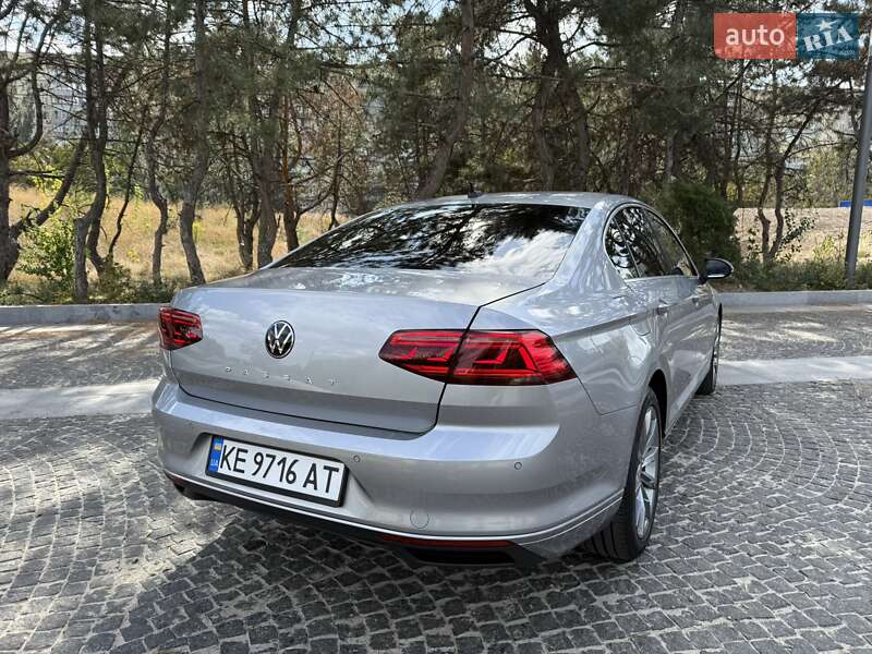 Седан Volkswagen Passat 2020 в Днепре