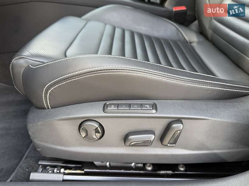 Седан Volkswagen Passat 2020 в Днепре